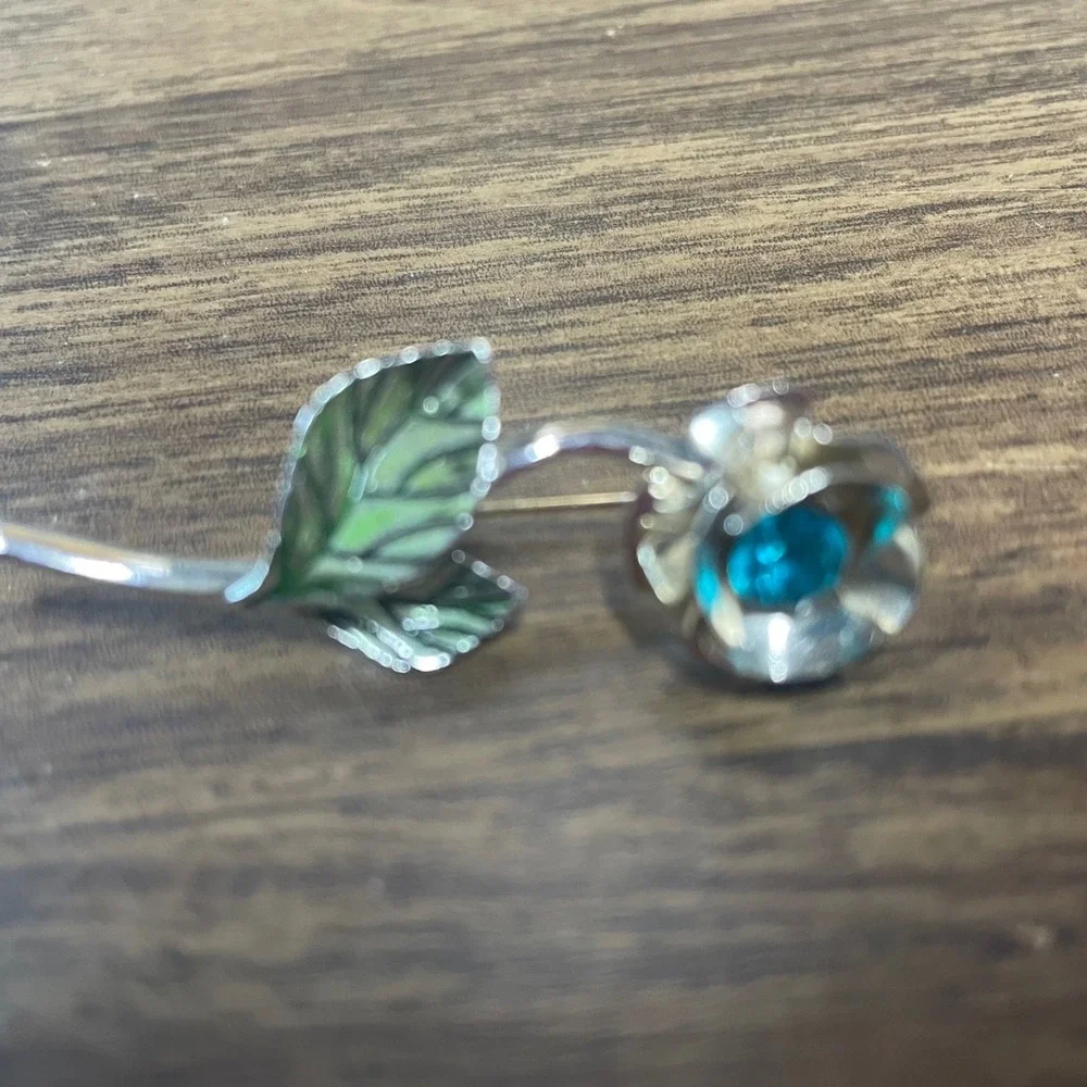 Avon Birthstone Rose Pin December Blue Topaz Silver Tone‎ Flower Brooch